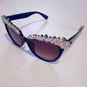 GlamBaby Sunglasses Lightweight and Comfortable Trendy Sunglasses